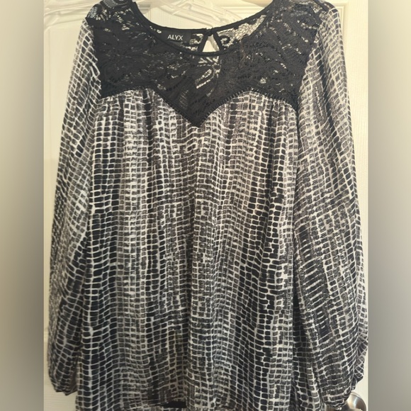 Blouse - Picture 6 of 7